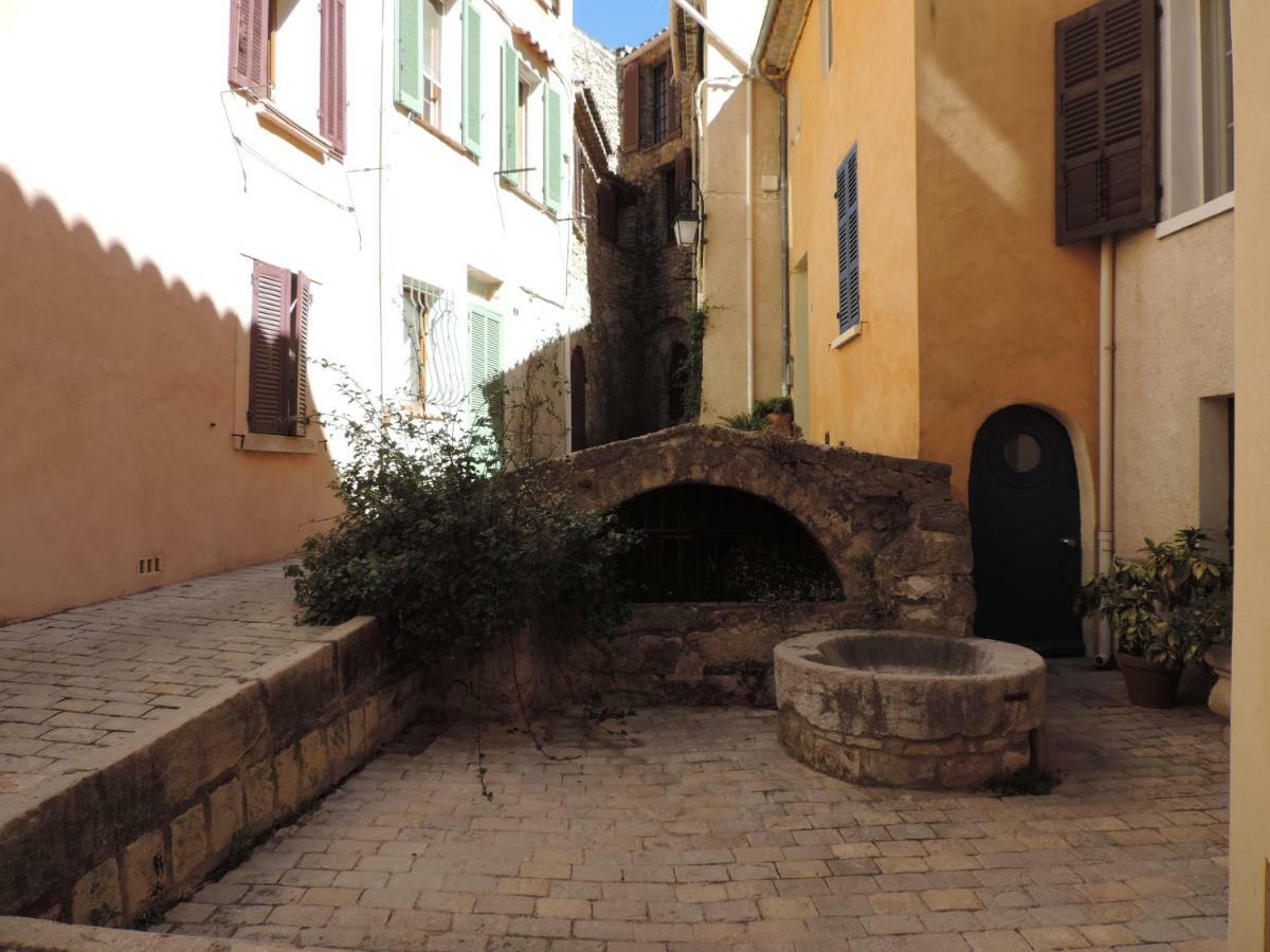 Le Logis De La Fontaine Lägenhet Ceyreste Exteriör bild